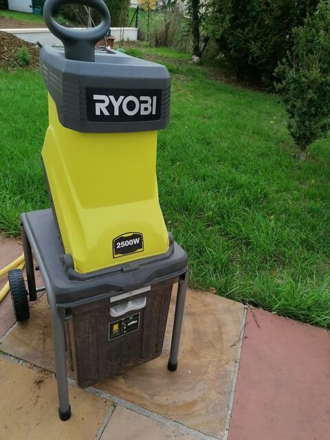 Broyeur de v�g�taux RYOBI 2500W
165 Champigneulles (54)