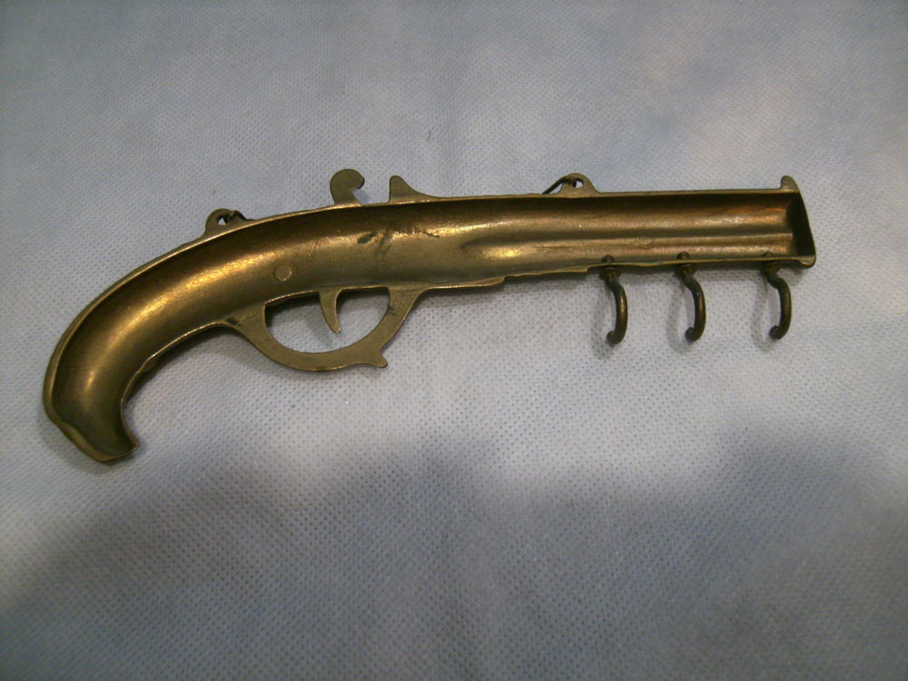 Porte clef en m&eacute;tal en forme de pistolet Dcoration