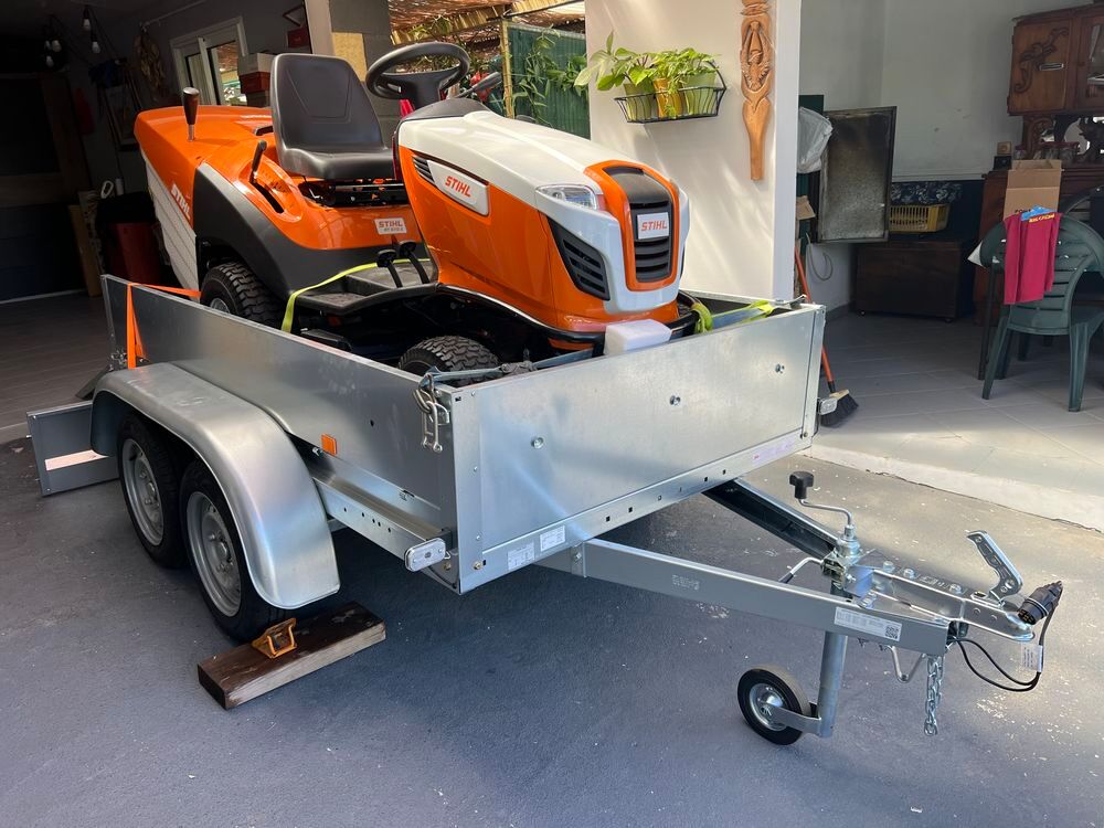 tracteur tondeuse STIHL RT 5112Z sur remorque ERDE Jardin