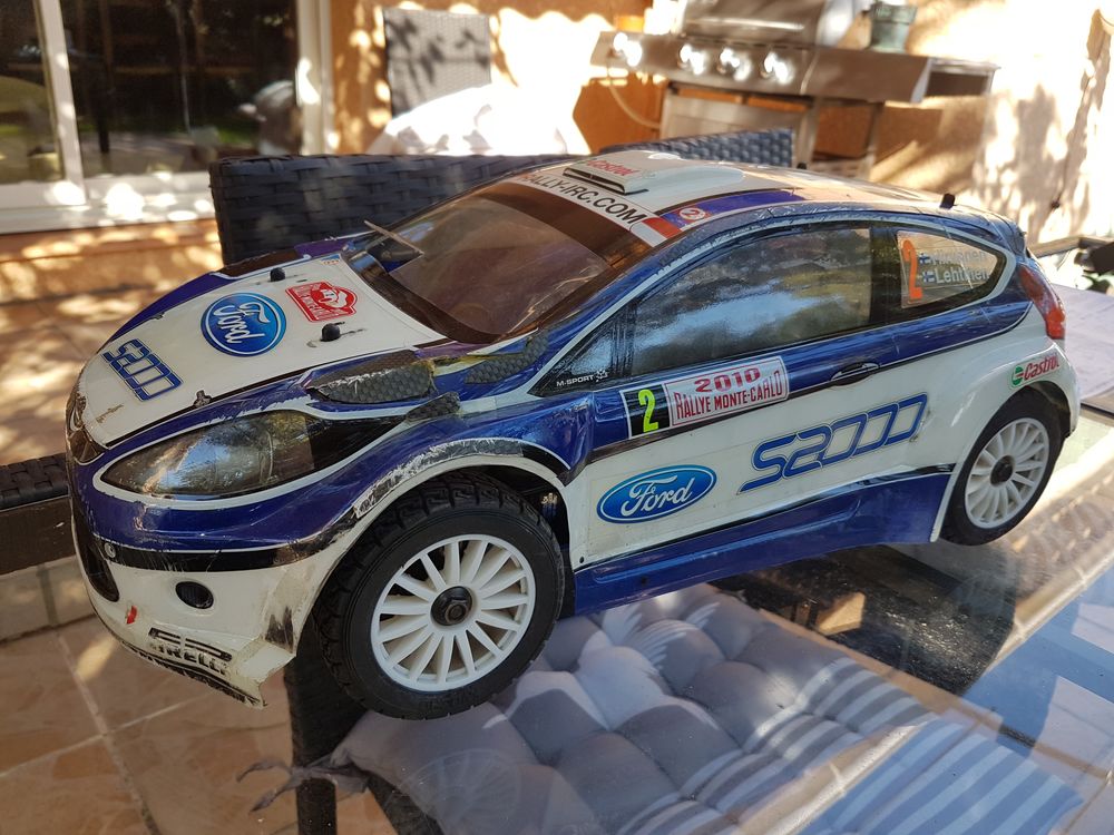 voiture RC thermique pr&ecirc;te &agrave; rouler +carburant &amp; accessoires Jeux / jouets