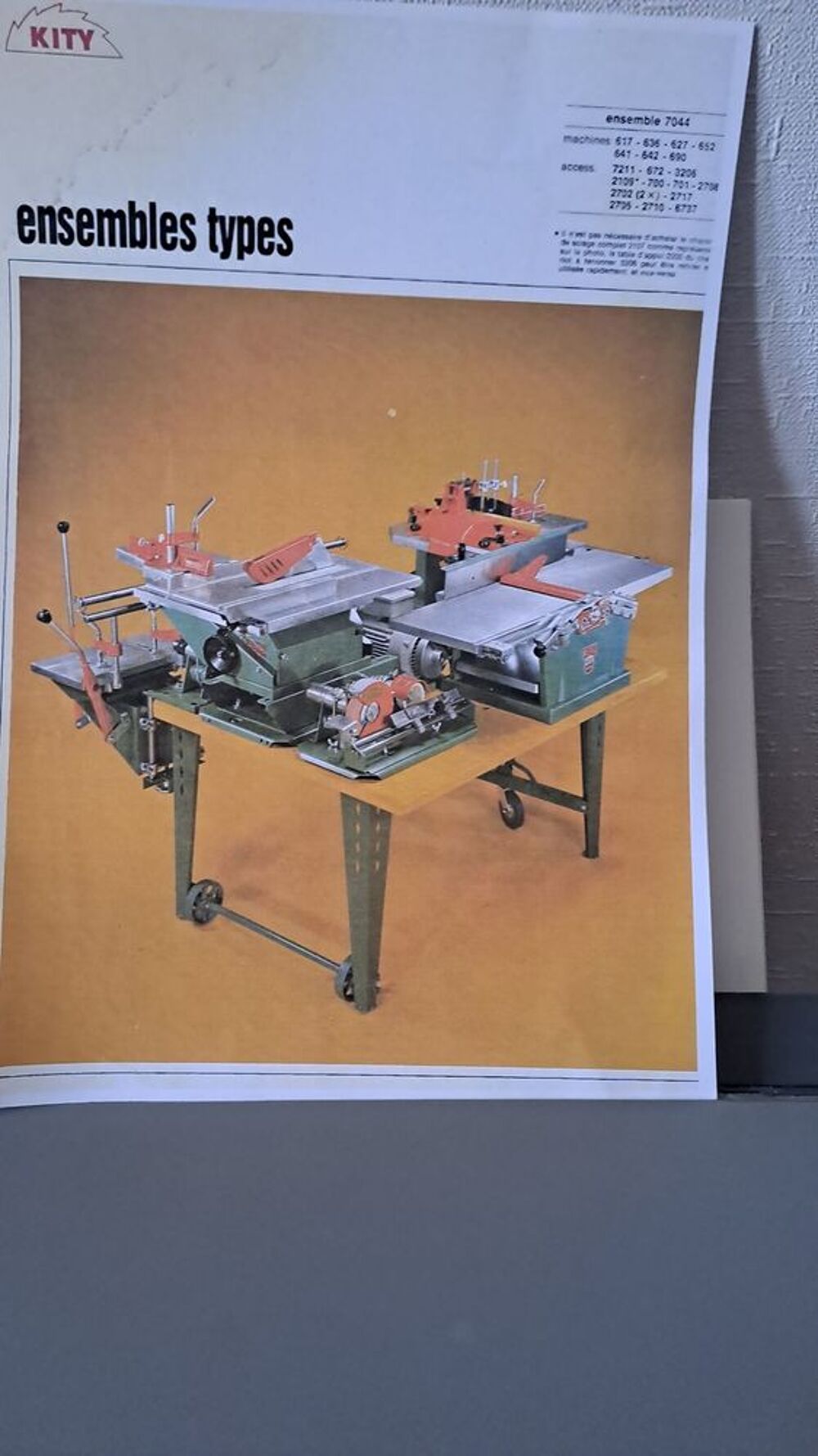 Machines a BOIS marque KITY mont&eacute;es sur table a roulette Bricolage