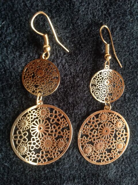 BOUCLES OREILLES DOR� DOUBL� CERCLE FLEUR Envoi Possible
2 Tr�gunc (29)
