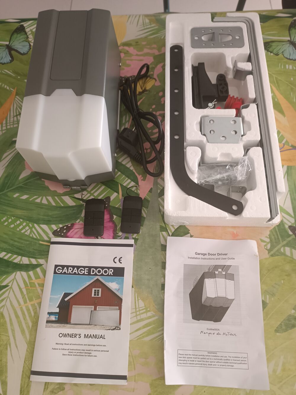 Porte de garage neuve avec son moteur &eacute;lectrique neuf Bricolage
