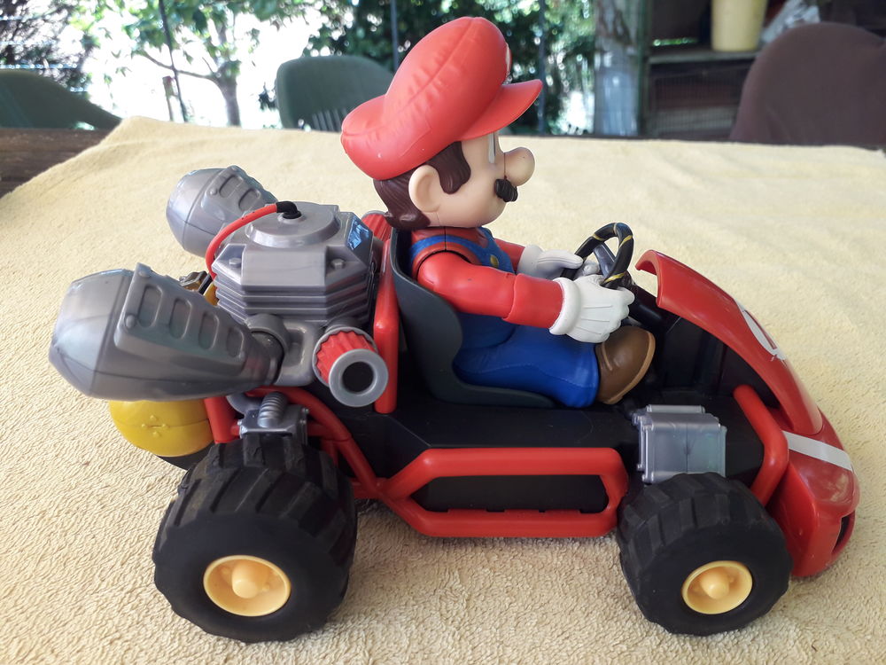 Mario Bros en Kart t&eacute;l&eacute;command&eacute; Jeux / jouets