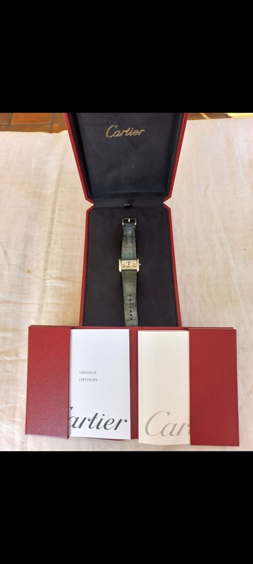 Montre Cartier Divan Tank avec papier et boite
Bijoux et montres