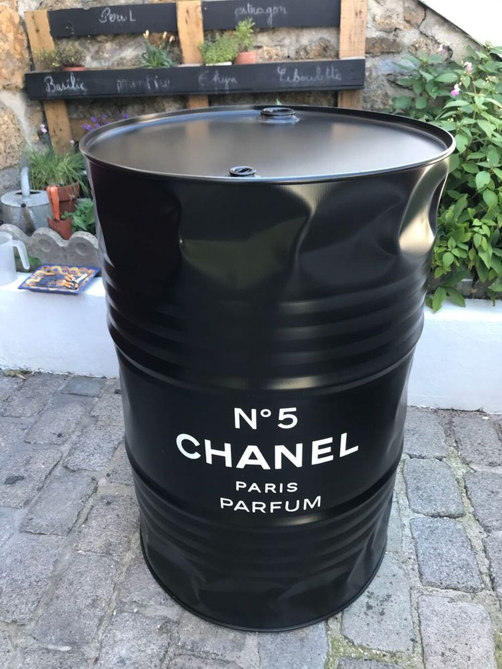 Bidon chanel Décoration