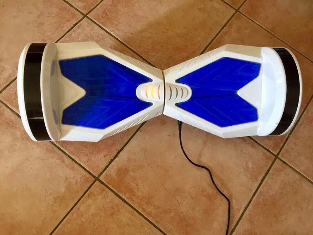 Hoverboard 8 pouces avec Bluetooth en tbe &agrave; 130 euros
Sports