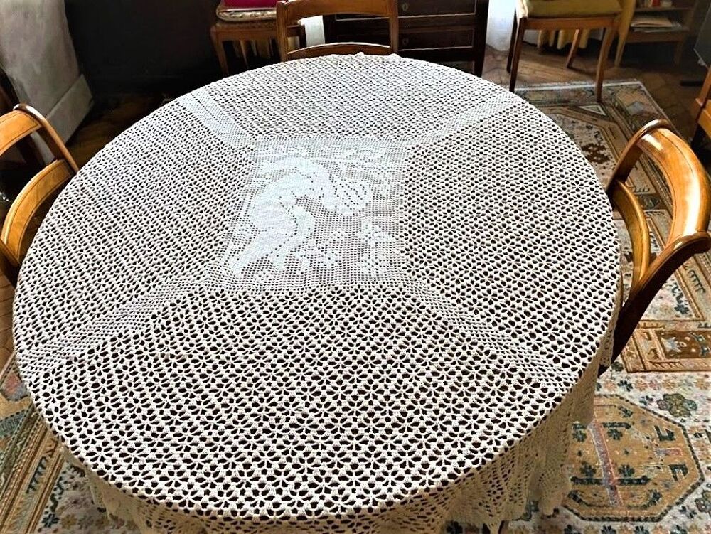 Nappe ronde neuve blanche faite main au crochet 280 cm diam D�coration