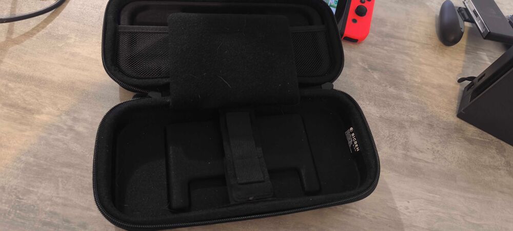 Nintendo Switch+ pochette de transport Consoles et jeux vidéos
