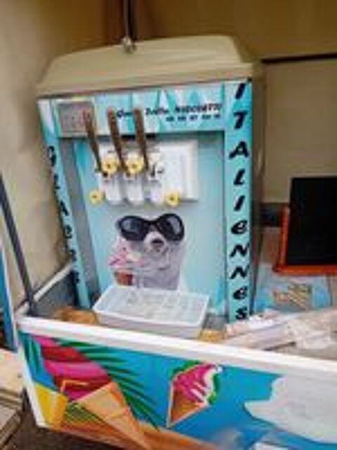   Remorque contant 2 machines a glaces italiennes 