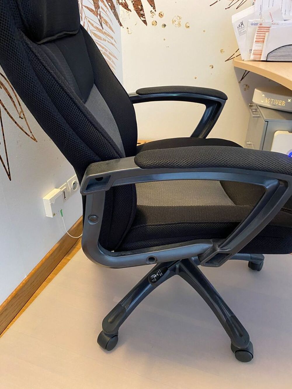 Chaise de bureau ergonomique noir - Dossier haut - R&eacute;glable Meubles