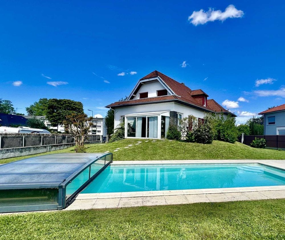 Vente Maison Maison familiale 7 pièces piscine proche Total Pau