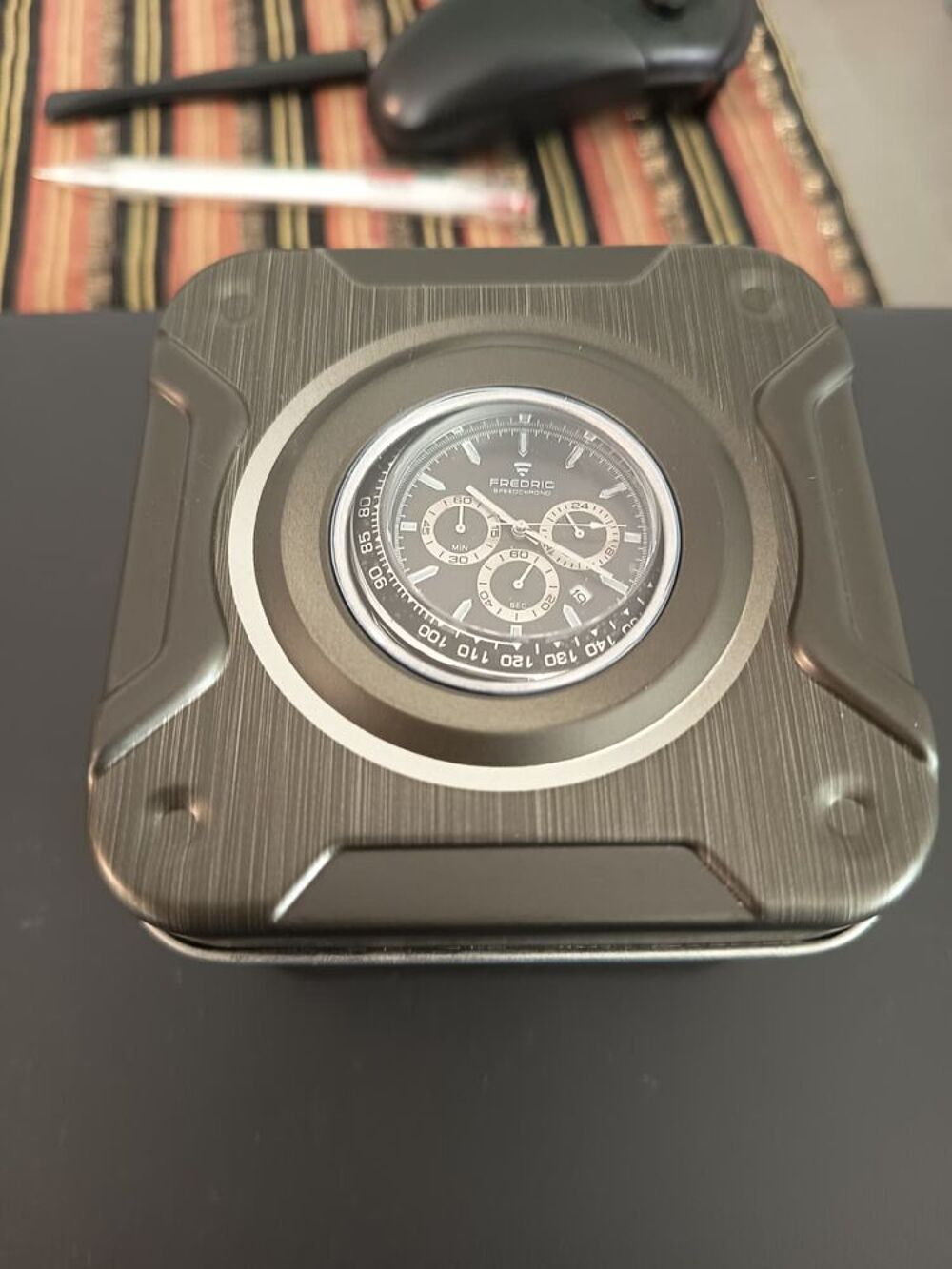 Montre Fredric Chronograph acier COD.58 ? Neuve avec coffret Bijoux et montres