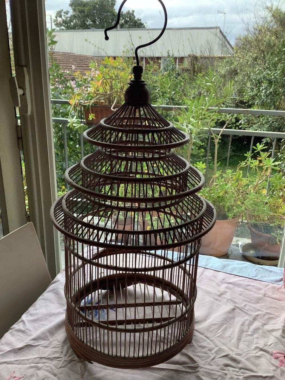 Tr&egrave;s jolie cage &agrave; oiseaux artisanale rapport&eacute;e de Singapour Décoration