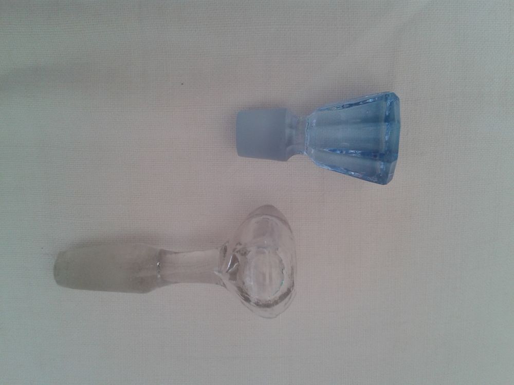 bouchons de carafe en verre moul&eacute; anciens Cuisine