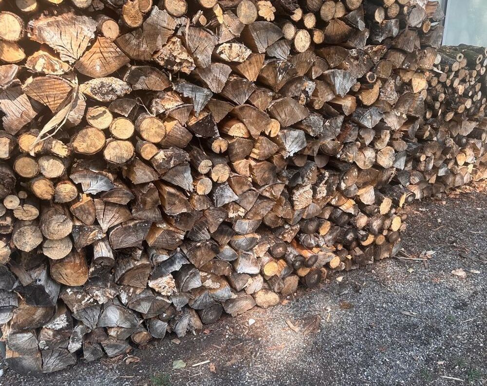 Bois tr&egrave;s sec pr&ecirc;t &agrave; br&ucirc;ler Bricolage