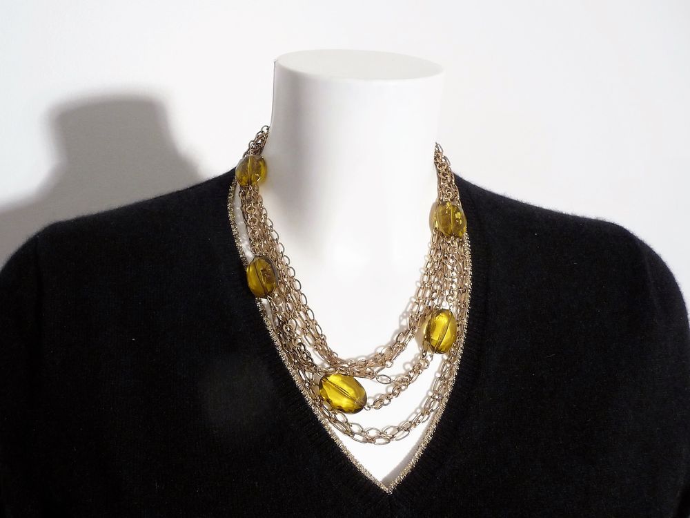 Collier en M&eacute;tal Dor&eacute; avec 5 Perles en Plastique Jaune Bijoux et montres