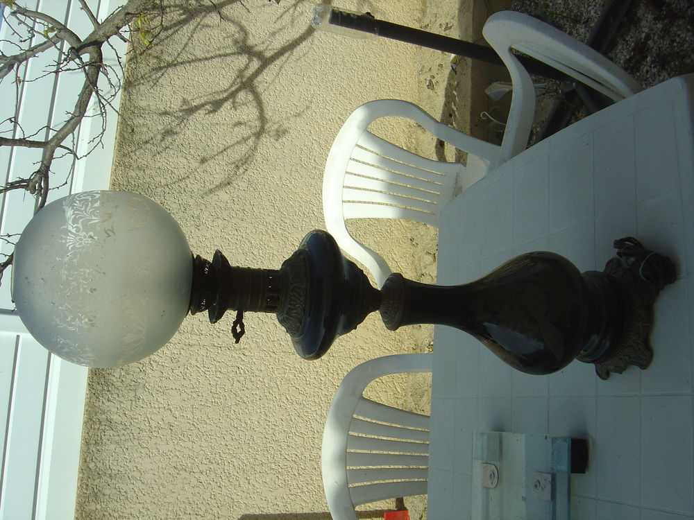 LAMPE EN OPALINE NOIRE Décoration