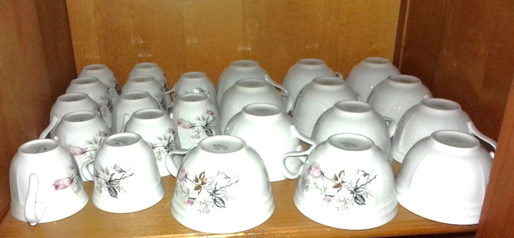 VAISSELLE EN PORCELAINE Décoration