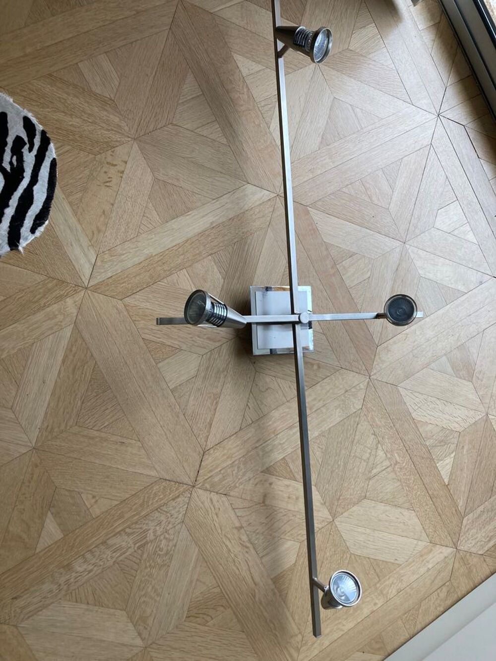 Luminaire articul&eacute;
A retirer &agrave; Annecy 74000 Décoration