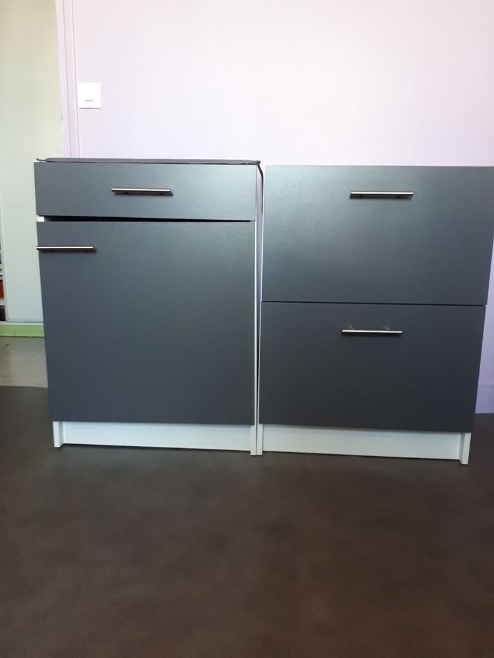 2 MEUBLES BAS DE CUISINE GRIS 
PLAN DE TRAVAIL Cuisine