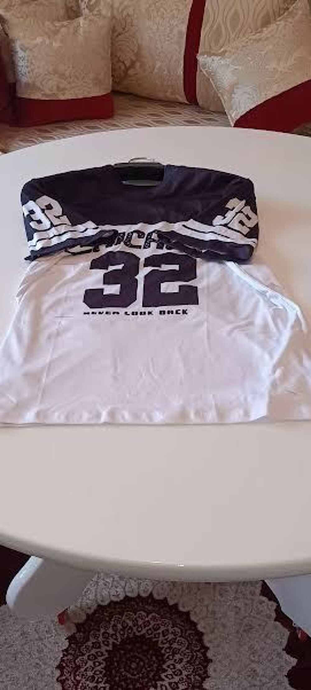 Tshort Chicago 32 Never Look Back- Taille M - 15 Y - Neuf Vêtements