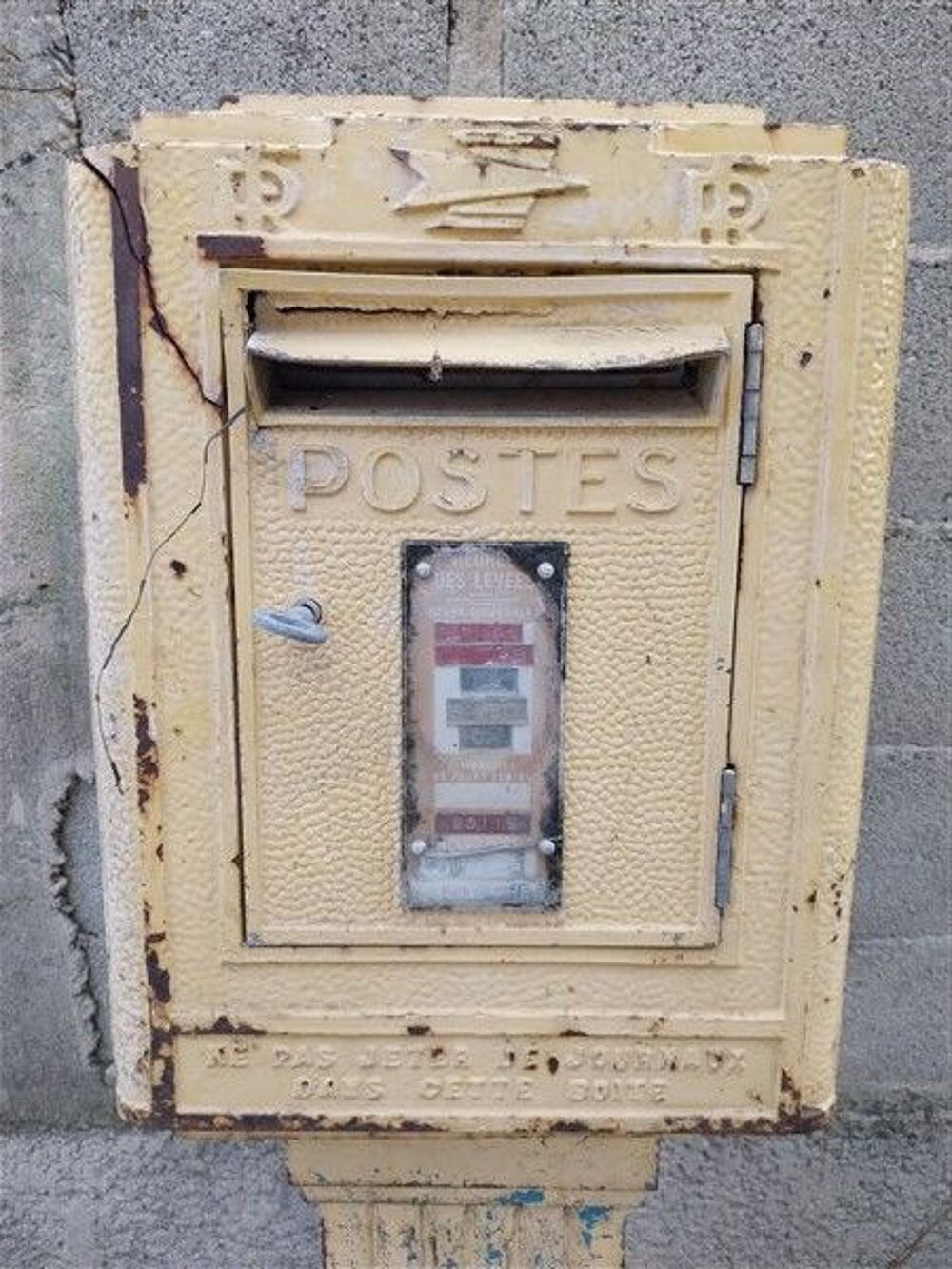 ancienne boite aux lettres des PTT 