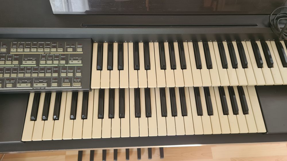Piano synth&eacute;tiseur vintage Viscount 
Instruments de musique