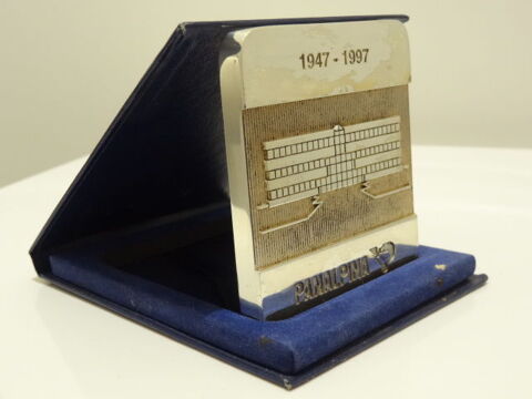 Presse papier ( métal usiné ) commémoratif ( 1947-1997 ) 9 Enghien-les-Bains (95)