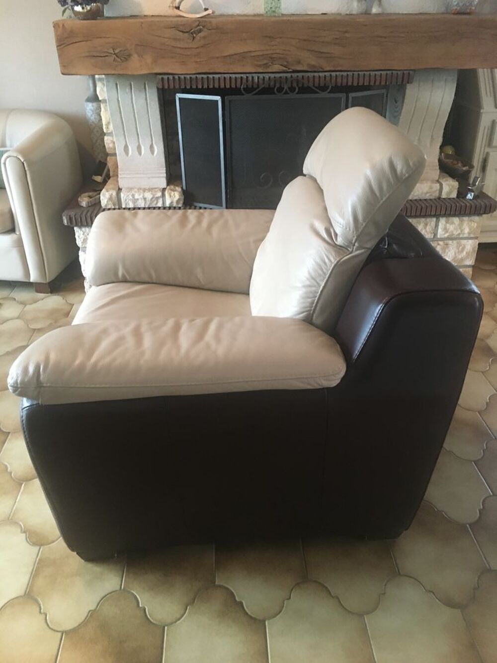 Fauteuil cuir beige et marron NEUF Meubles