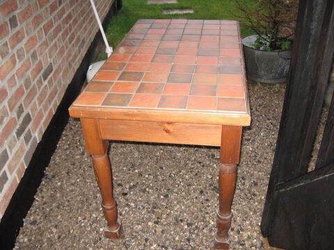 Table en bois massif 40 Rumegies (59)