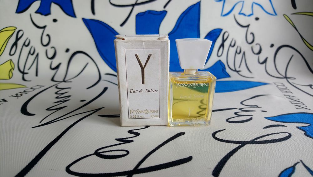 YVES SAINT LAURENT 