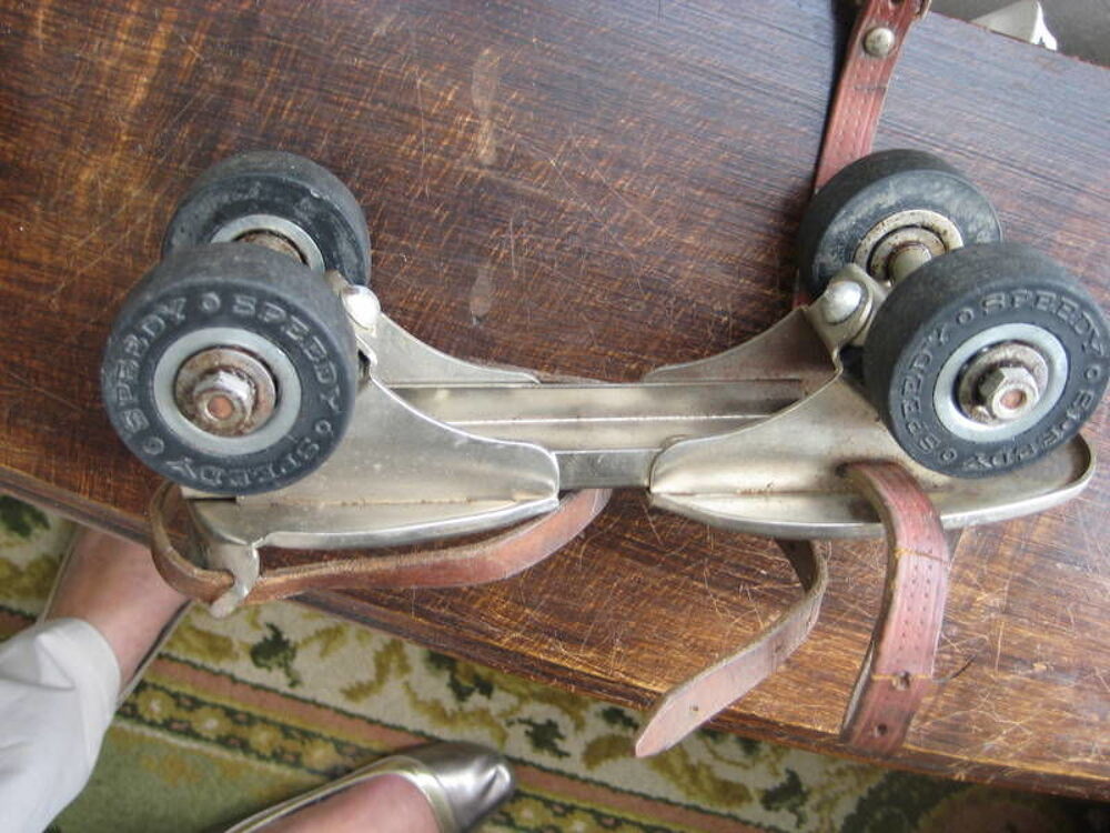 PATINS A ROULETTES 