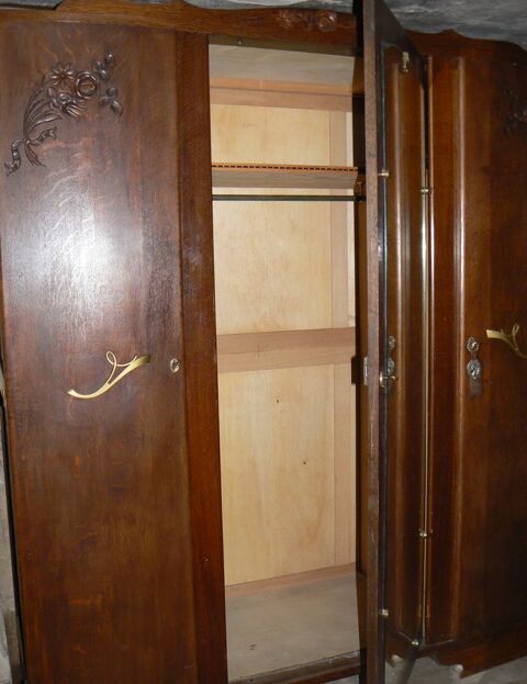 Armoire ancienne en bois, 3 portes avec miroir au milieu,   80 Ingwiller (67)