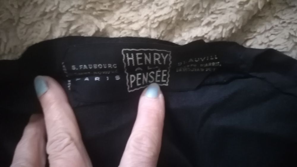 Vintage Robe "Henry A La Pens&eacute;e" authentique haut ajour&eacute; 