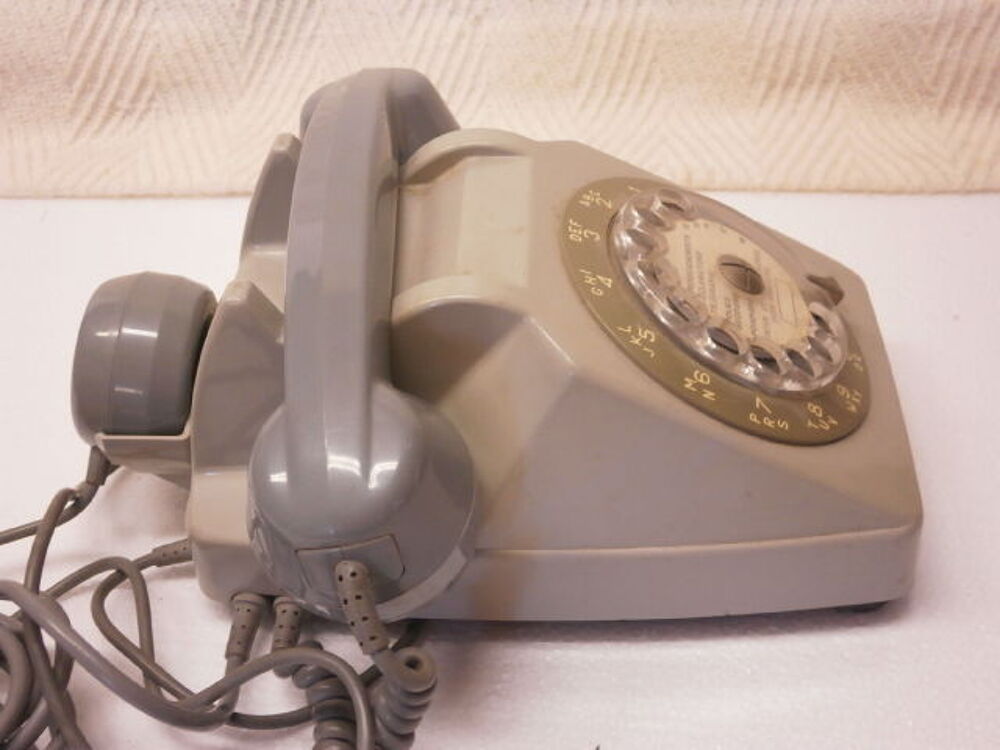 T&eacute;l&eacute;phone de collection S63 gris &agrave; cadran avec son &eacute;couteur 