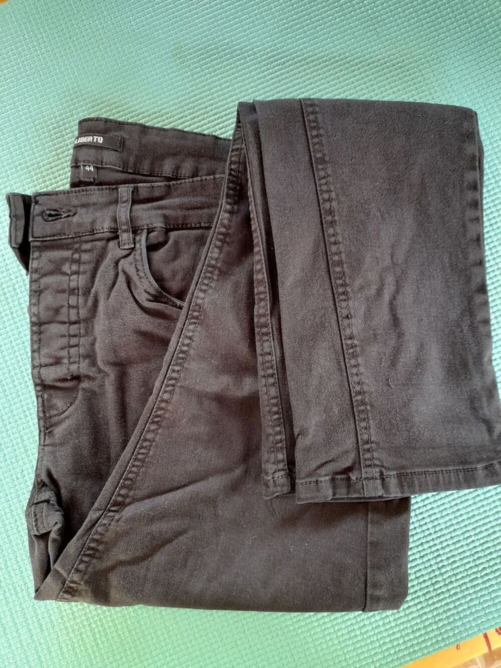 Blue Jean Liberto T44. Vêtements