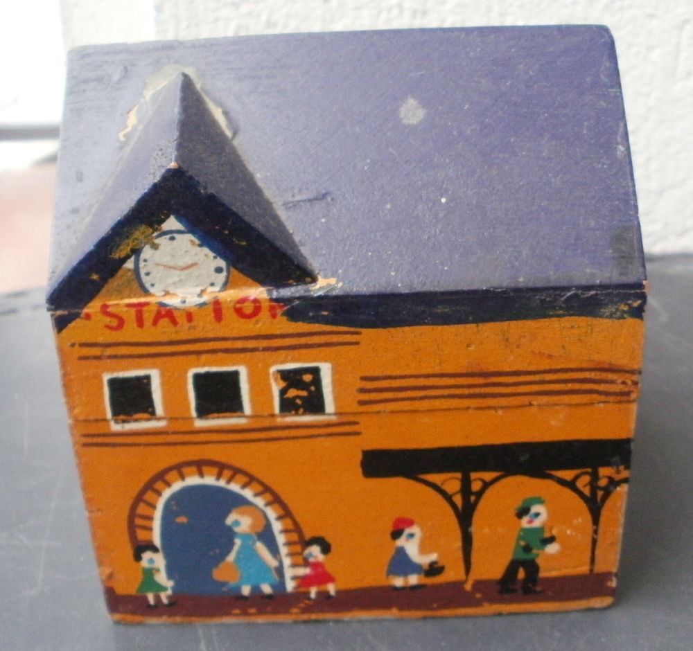 TIRELIRE en bois, en forme de station ou de gare Décoration