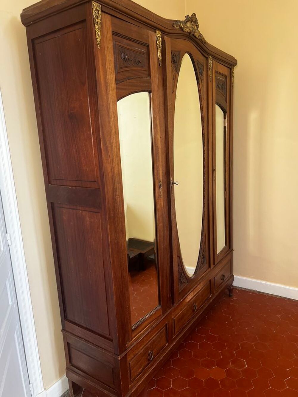 Donne armoire Meubles