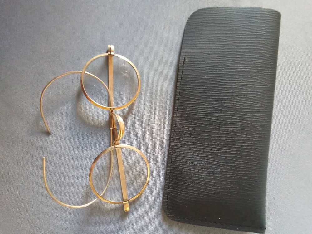 Paire de lunettes Vintage
Maroquinerie