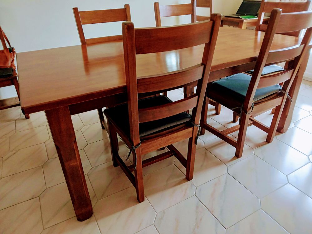 Magnifique table 2x1 et ses 8 chaises le tout en tr bon &eacute;tat Meubles
