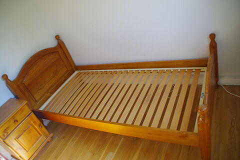 lit 90x190 en pin, table de nuit et coffre  jouets. 130 Antony (92)