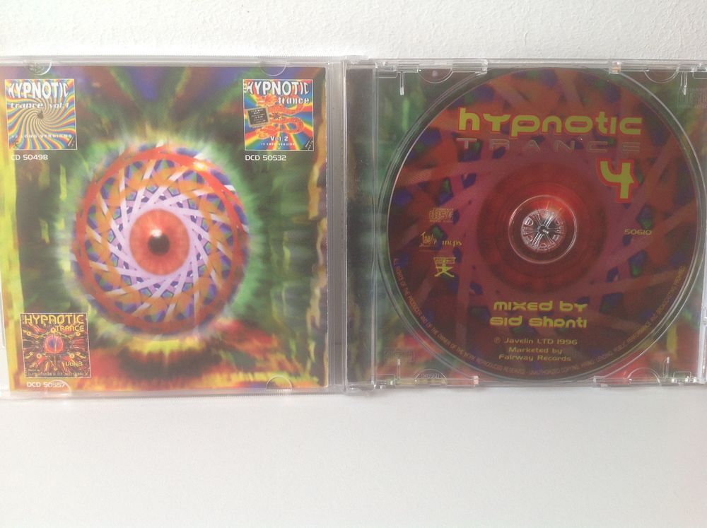 HYPNOTIC TRANCE VOL.4 CD &Eacute;TAT NEUF Envoi Possible
CD et vinyles