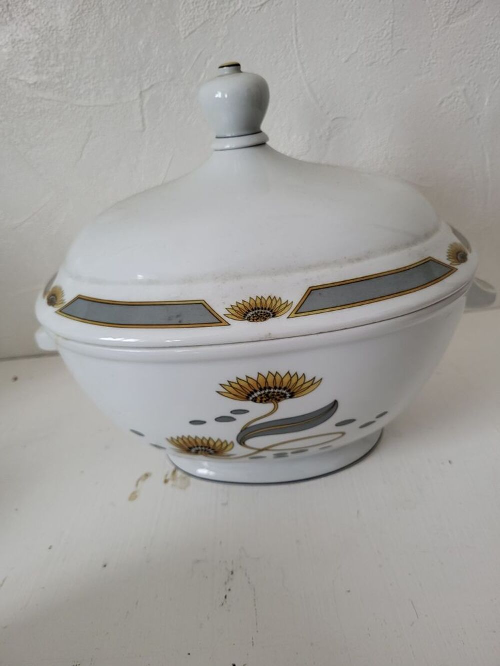 Ensemble porcelaine Coquet. 