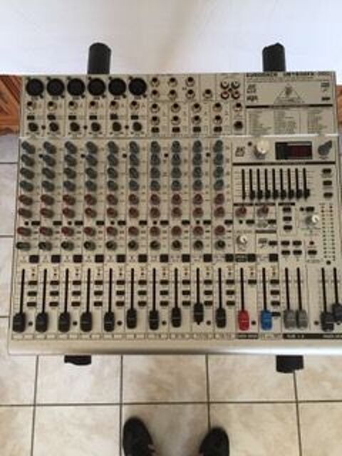 Console Behringer  120 Donges (44)