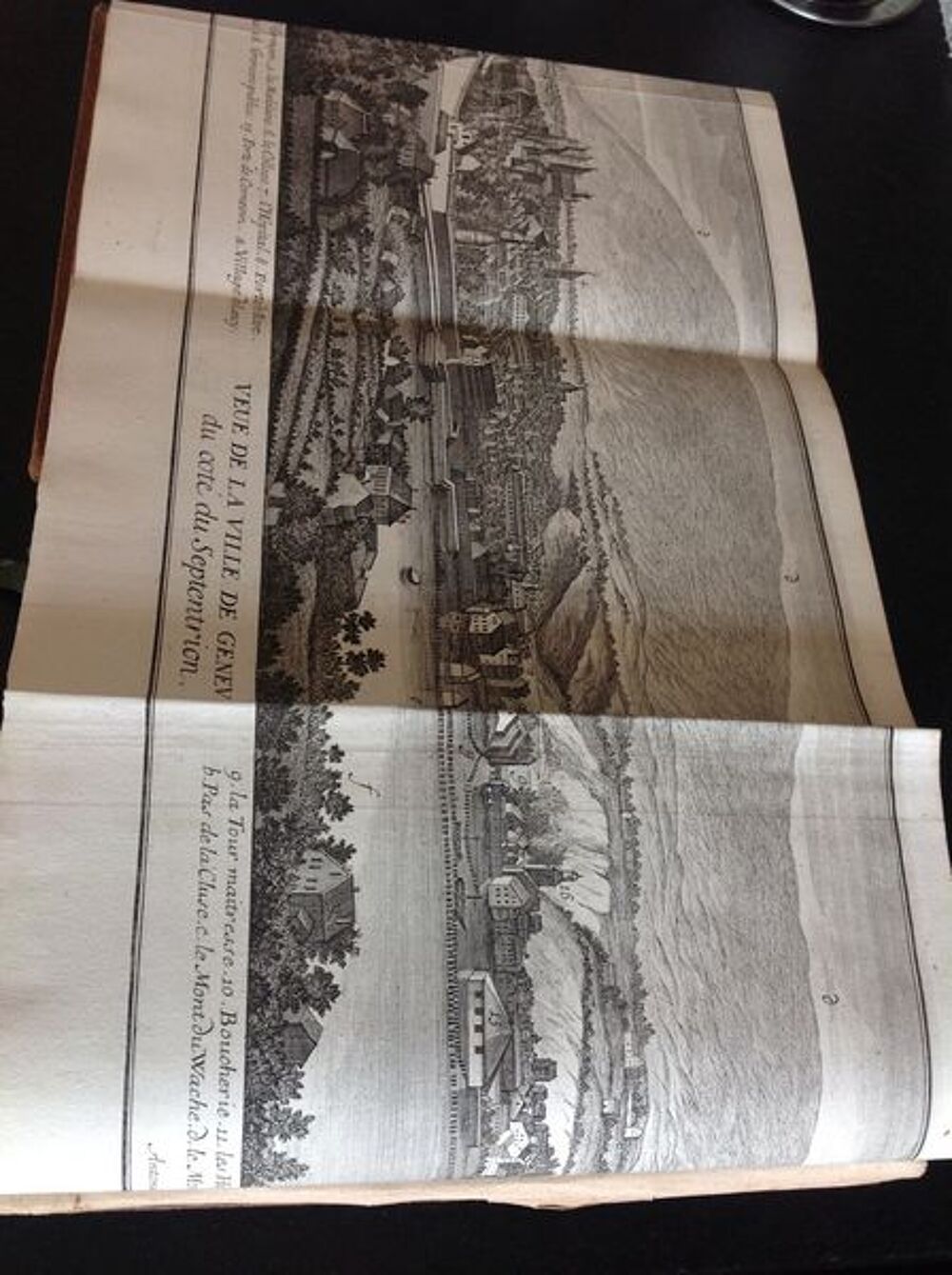 Livre "Histoire de Gen&egrave;ve" datant de 1730 