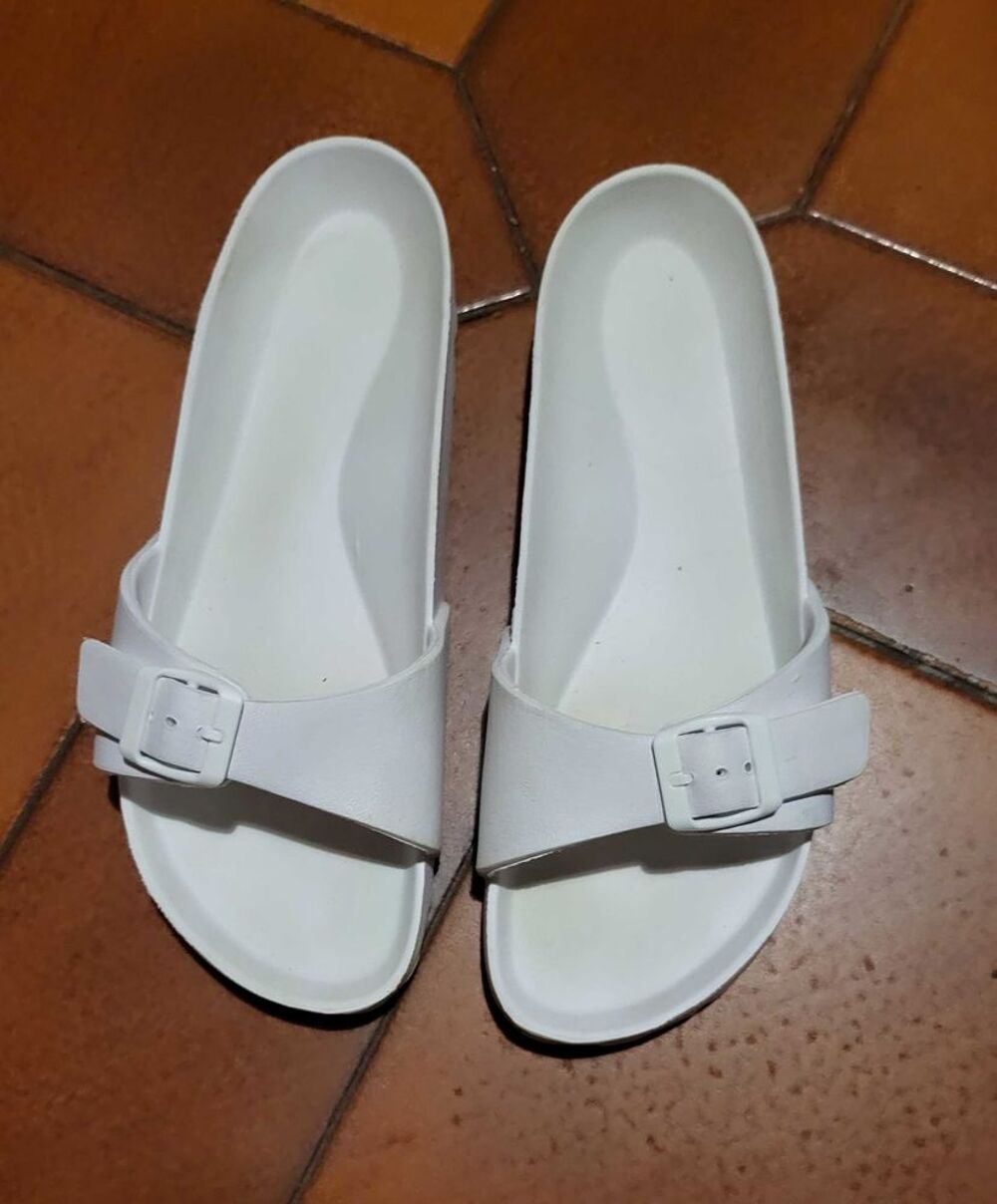 thong 40/41 neuf Chaussures