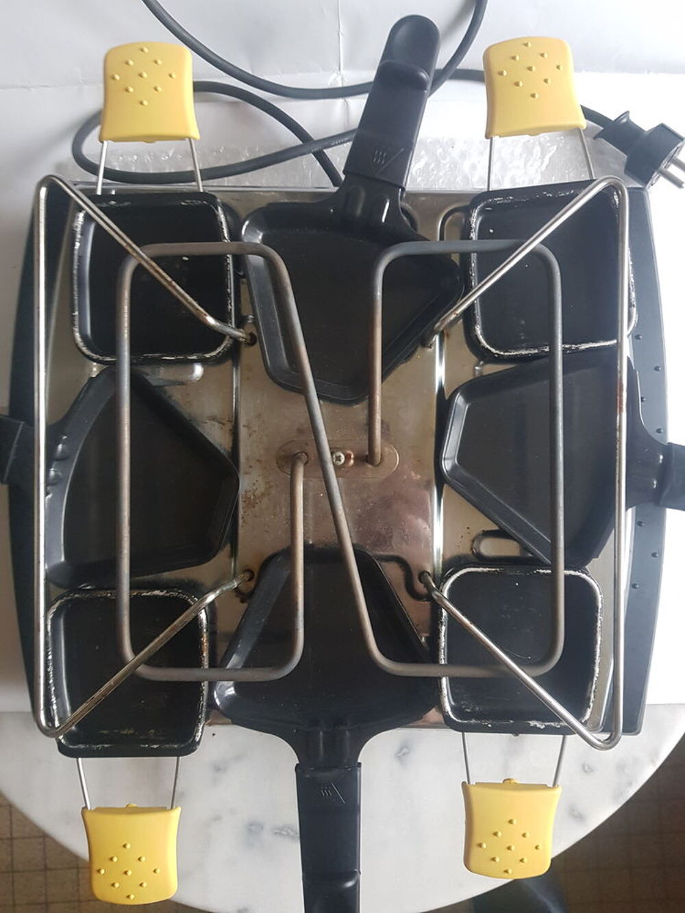 APPAREIL RACLETTE 8 PERSONNES avec 2 PLAQUES AMOVIBLES _ B E Electroménager