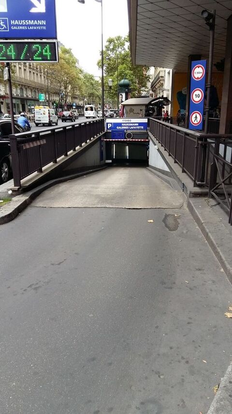  Parking / Garage  louer 10 m