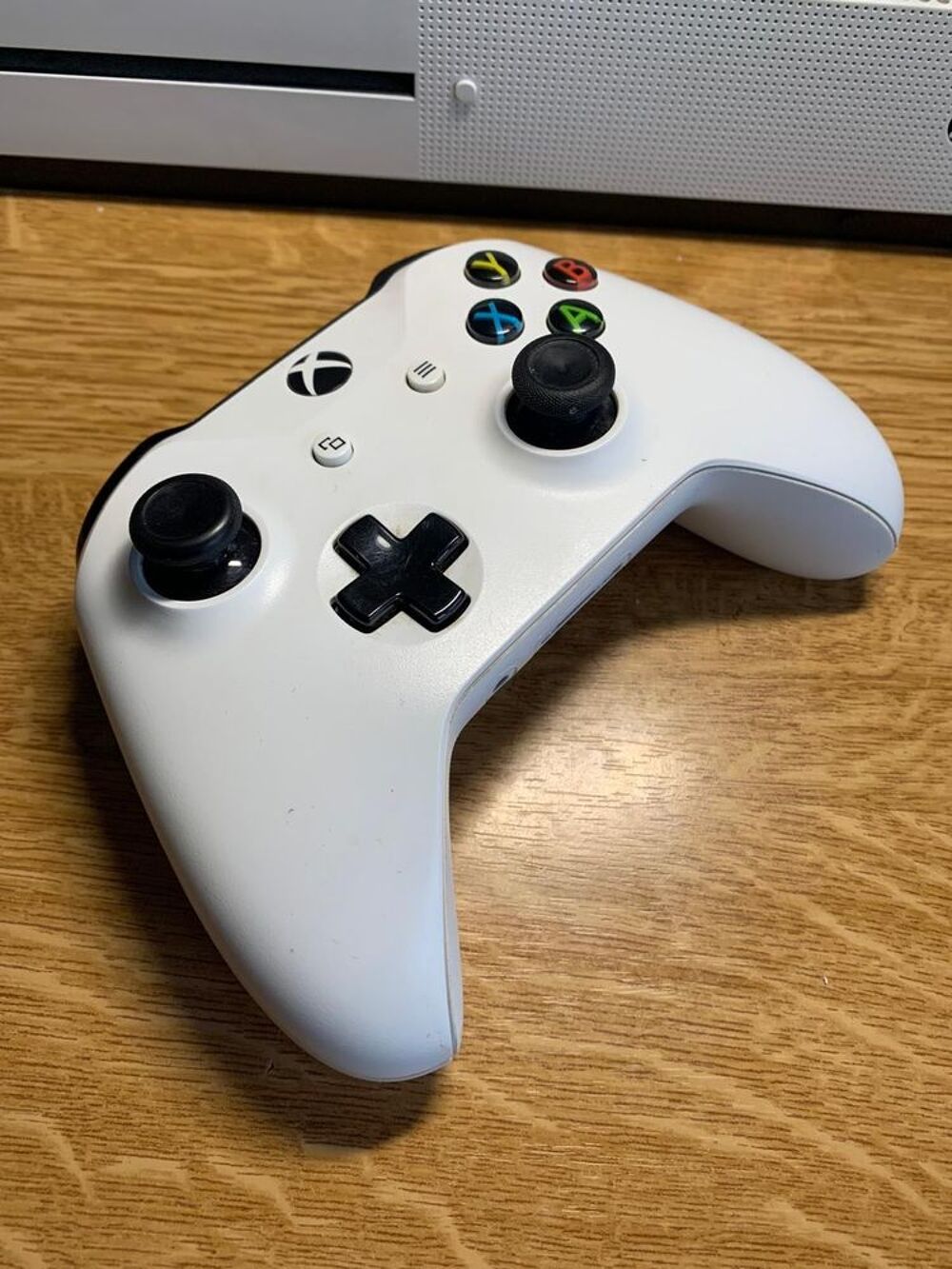 console Xbox One S blanche + 2 manettes sans fil Consoles et jeux vidéos